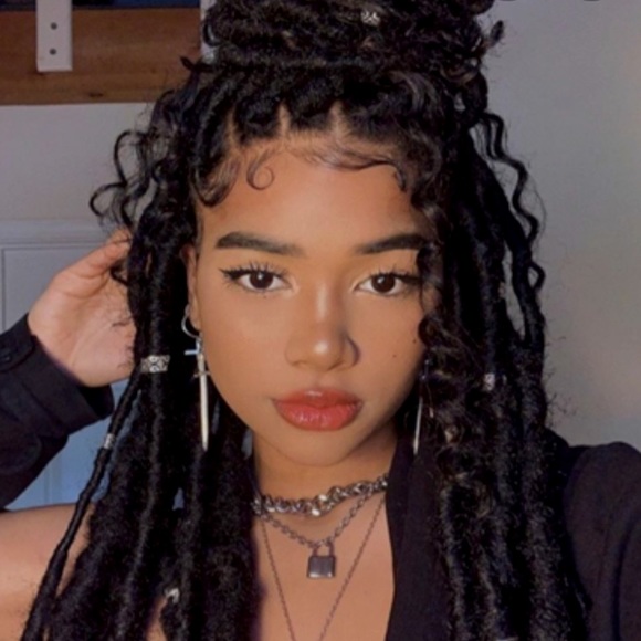 Meet your Posher, Kyra - Picture 1 of 1